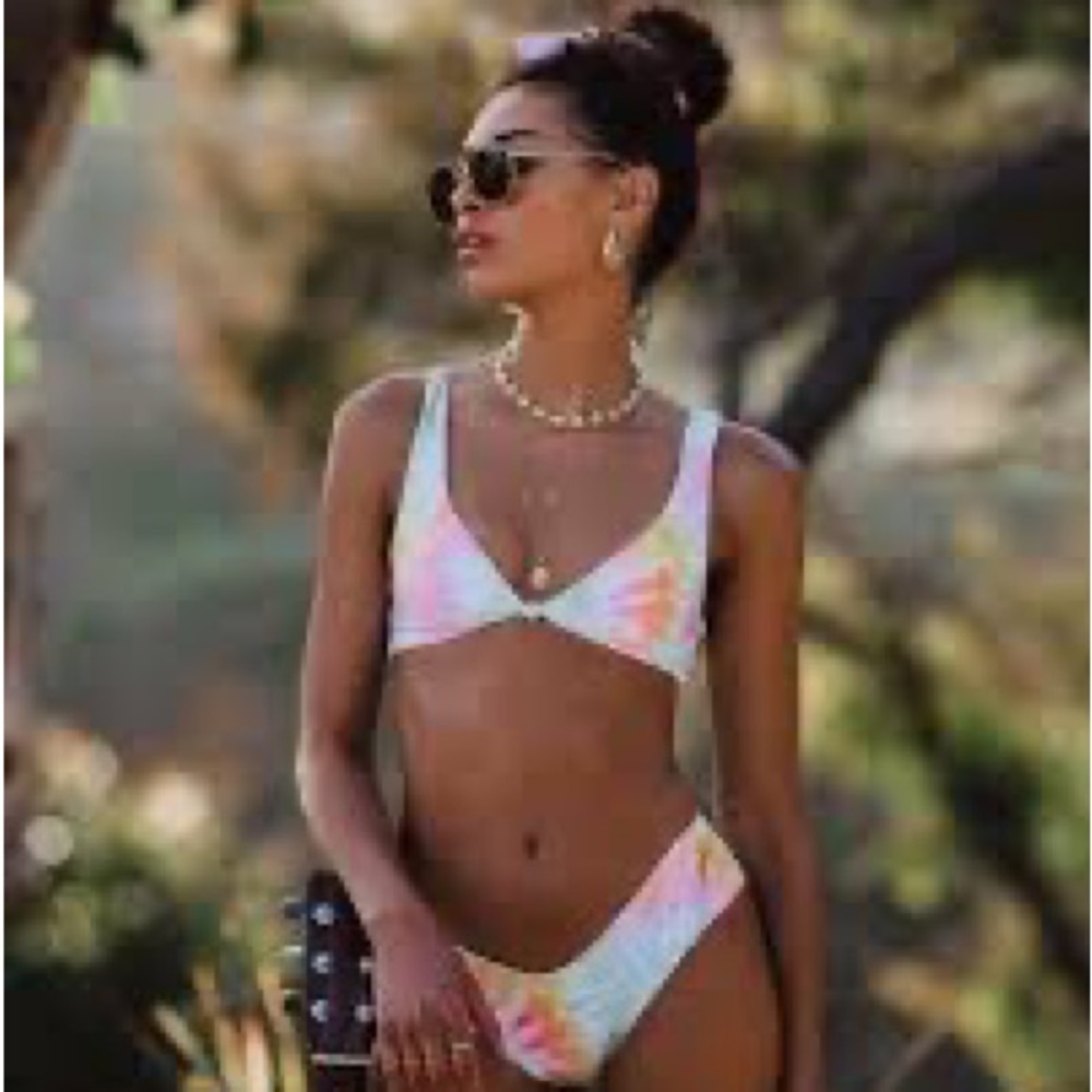 SKATIE Woodstock Bikini Set (Sarah top S, Cheryl Bottom M)
